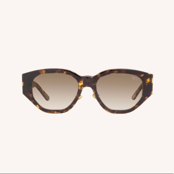 Accessories - DEZI ‘Charge It’ 🕶